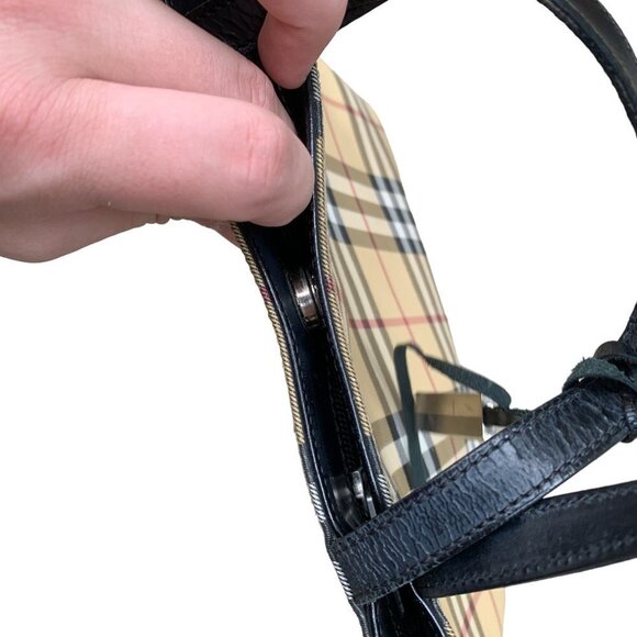 VINTAGE Burberry Novacheck Purse Bag - Picture 12 of 15